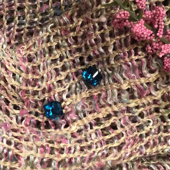 🐈 $6.00 Special Cube Post Earrings - Picture 3 of 11